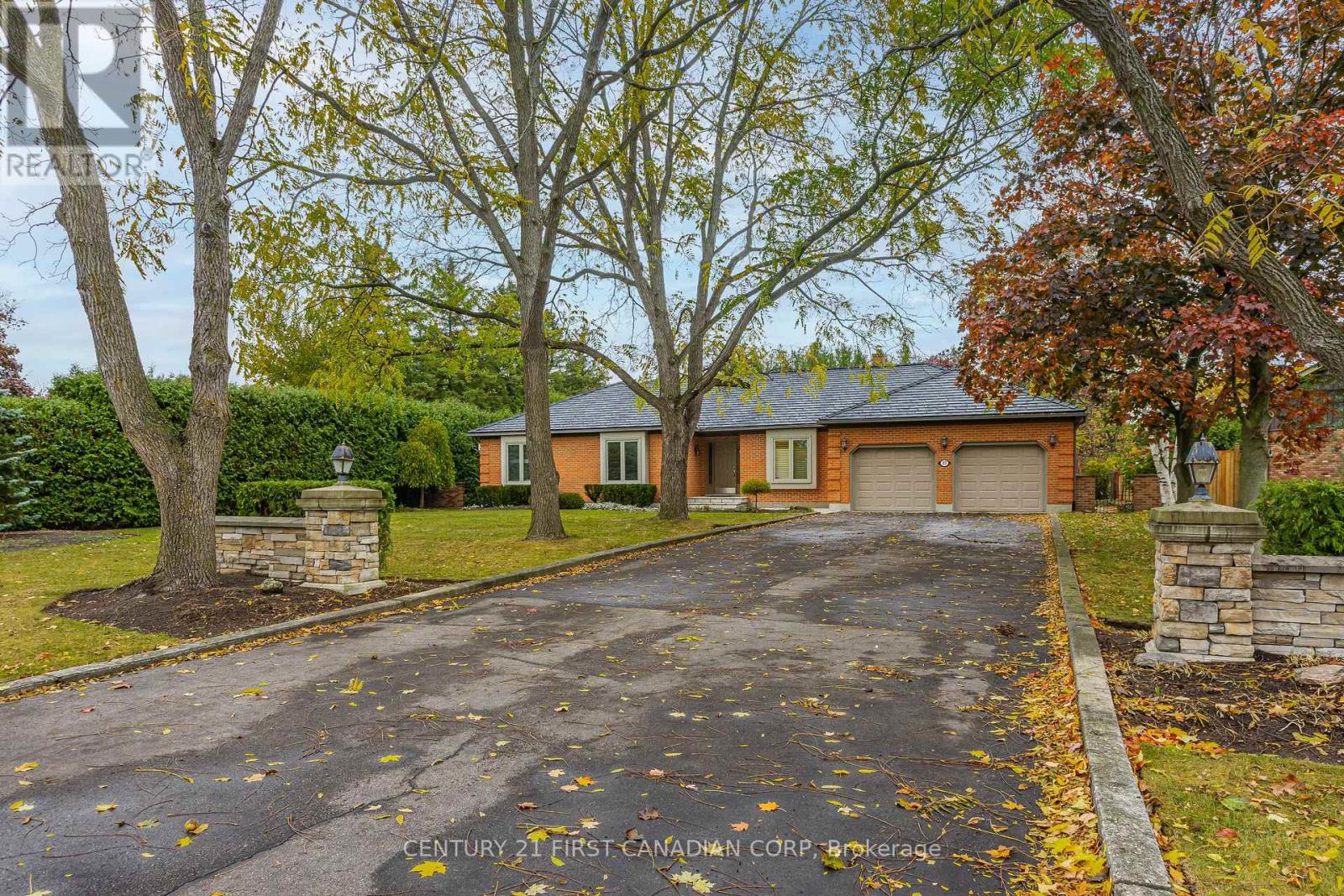 37 Outer Dr, London, ON N6P 1E1