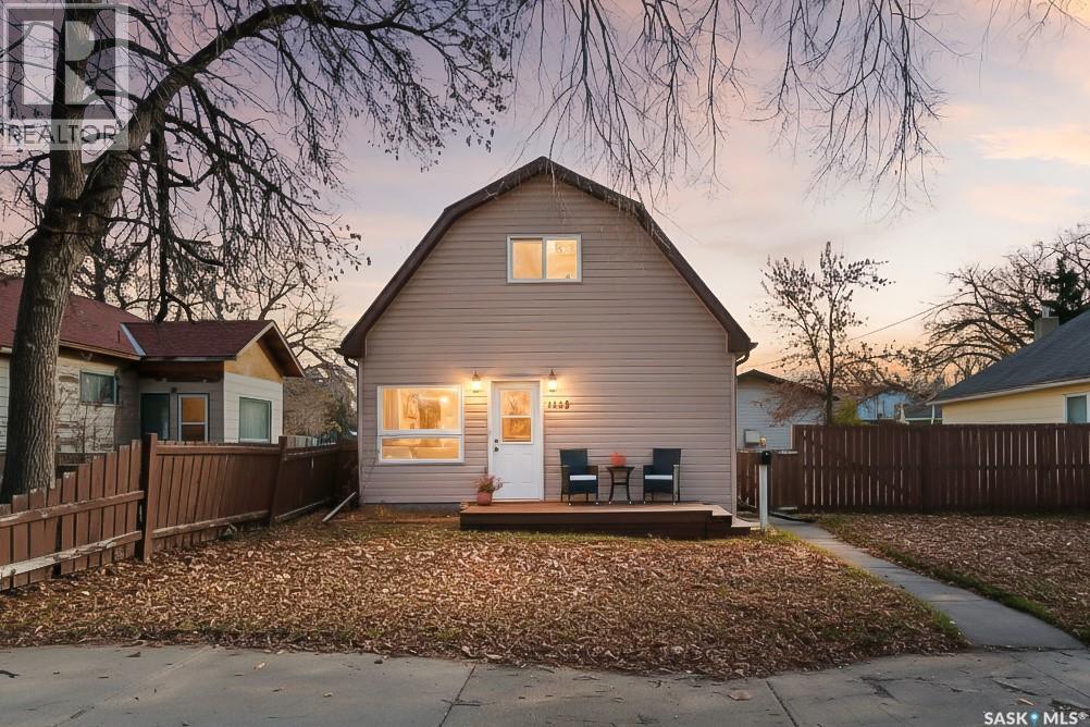 1143 6 Avenue Northwest, Moose Jaw, SK S6H 4A7