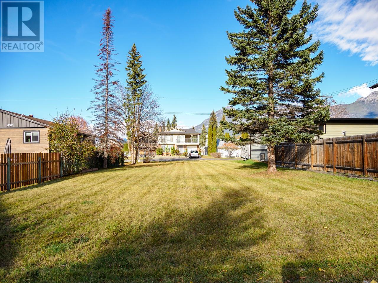 618 8 Street South, Golden, BC V0A 1H0
