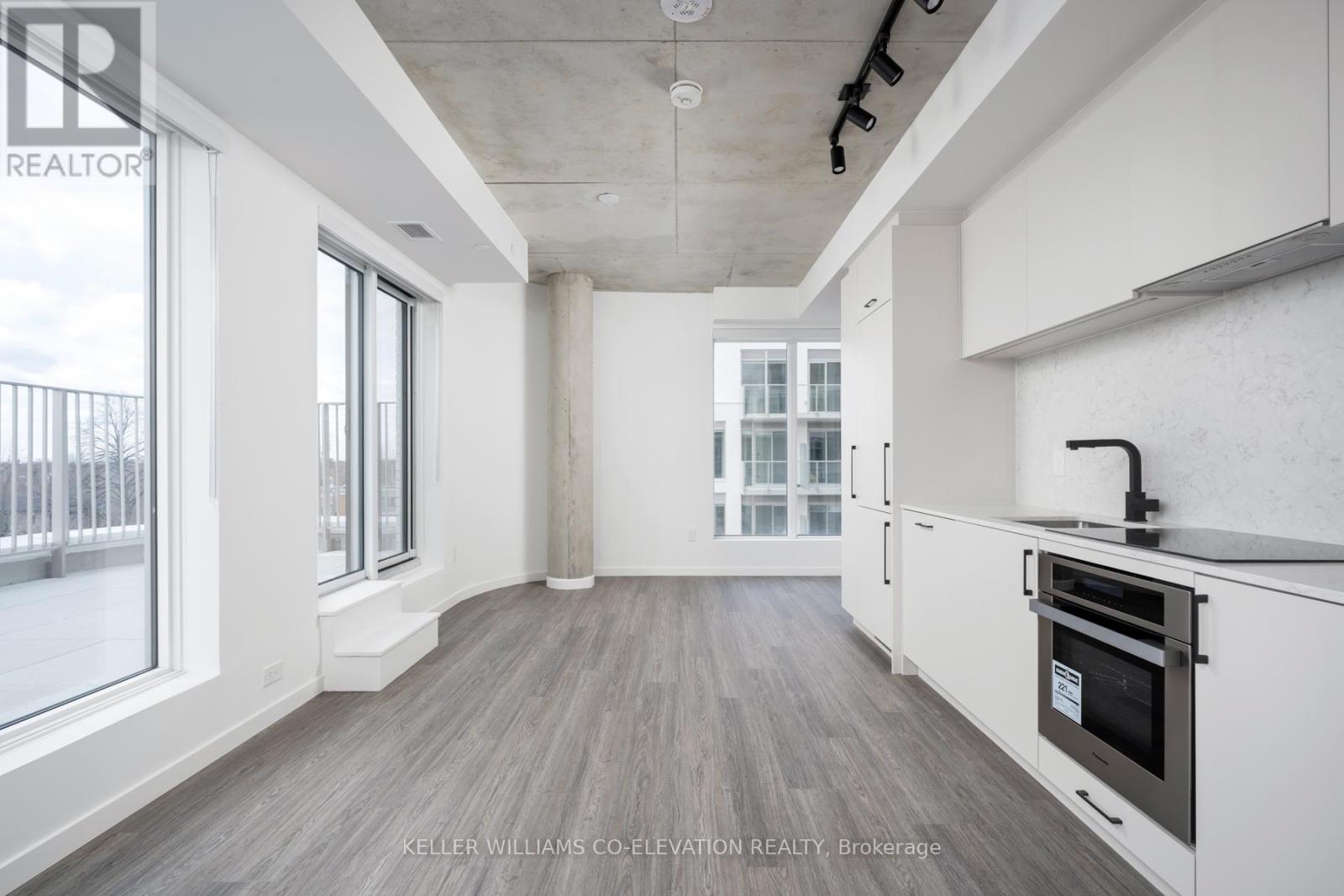 428 689 The Queensway St, Toronto Stonegate-queensway, ON M8Y 1L1