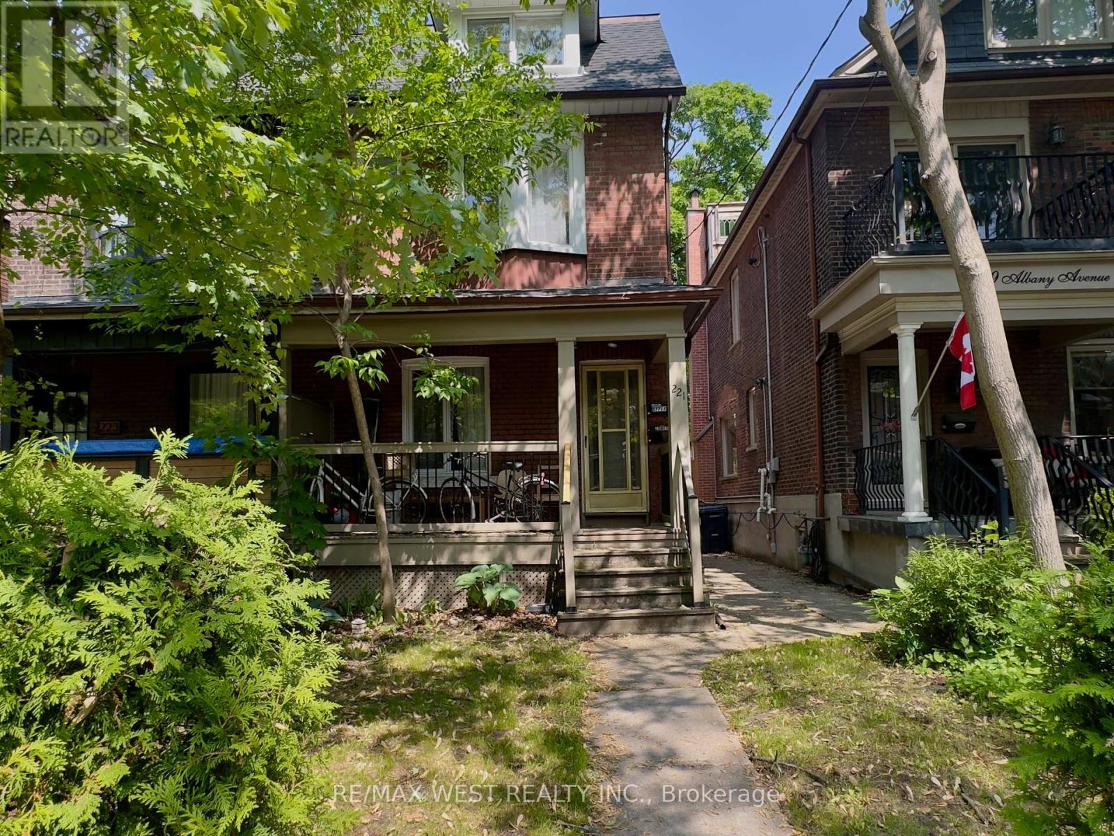 221 Albany Ave, Toronto, ON M5R 3C7