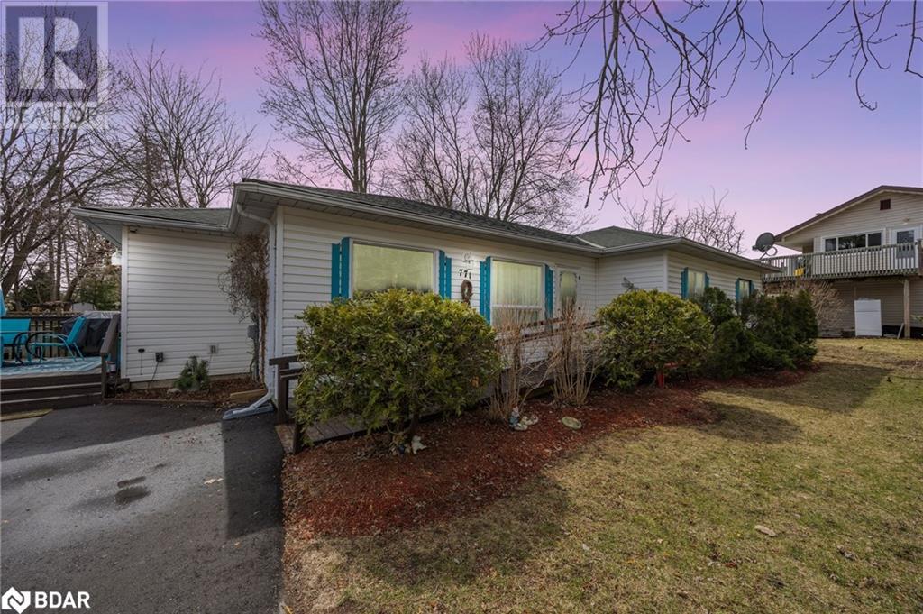 771 Roberts Rd, Innisfil, ON L9S 2E4