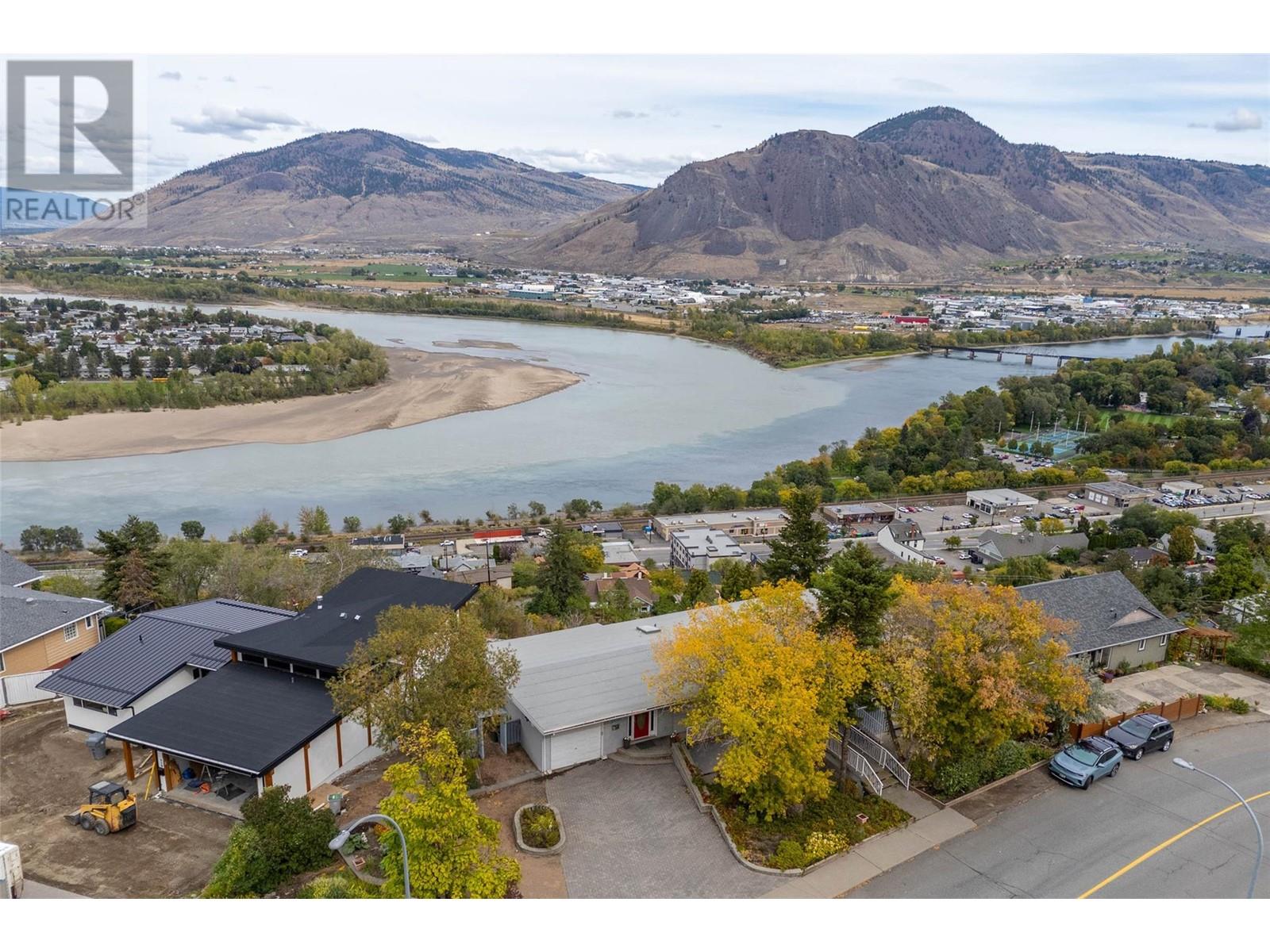402 Strathcona Ter, Kamloops, BC V2C 1B9