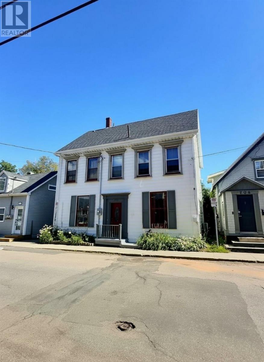 206 Sydney St, Charlottetown, PE C1A 1G8