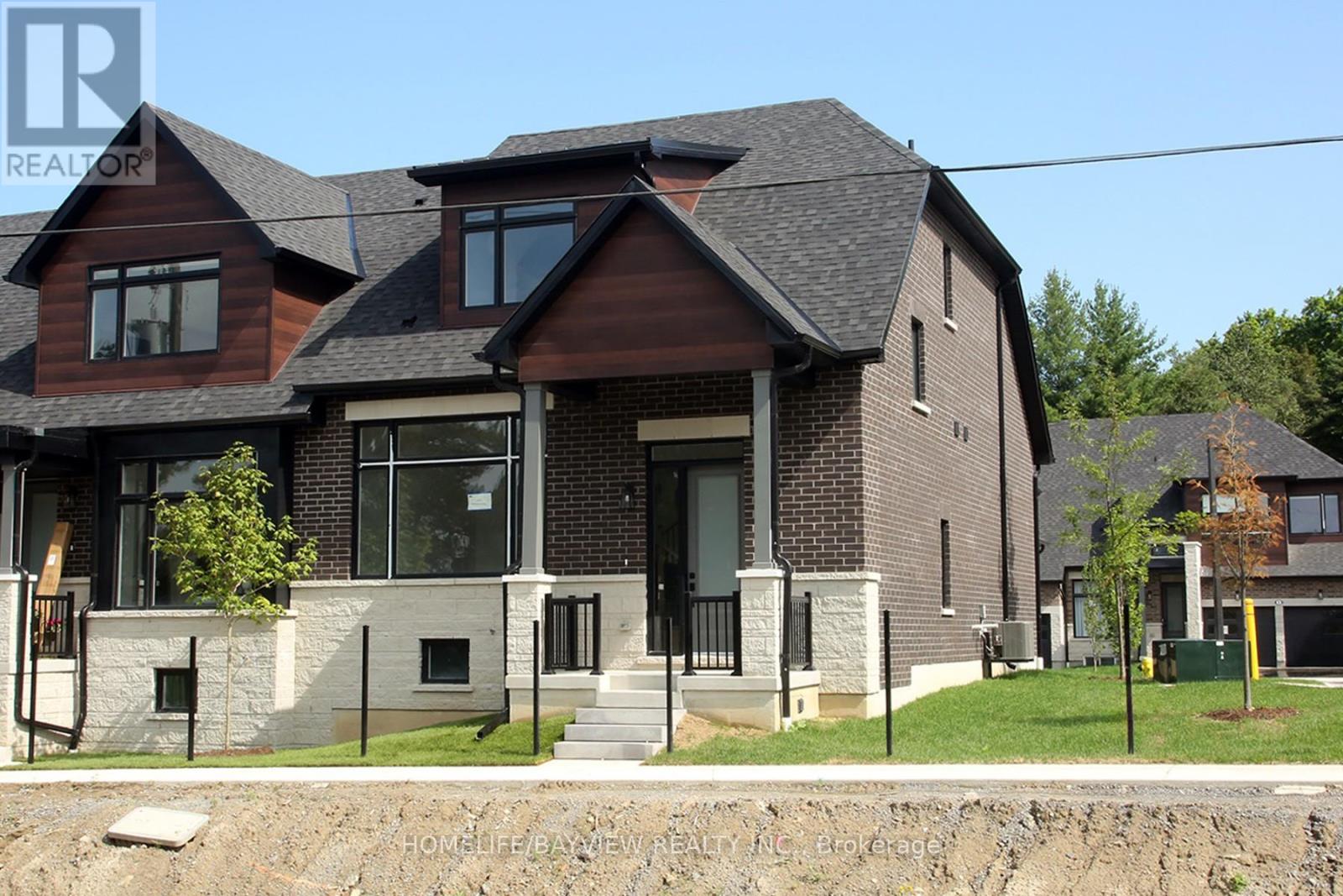 2 Vern Robertson Gate, Uxbridge, ON L9P 0R9
