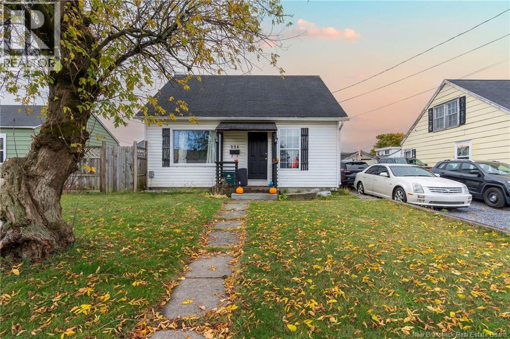 221 Market Pl, Saint John, NB E2M 1B7