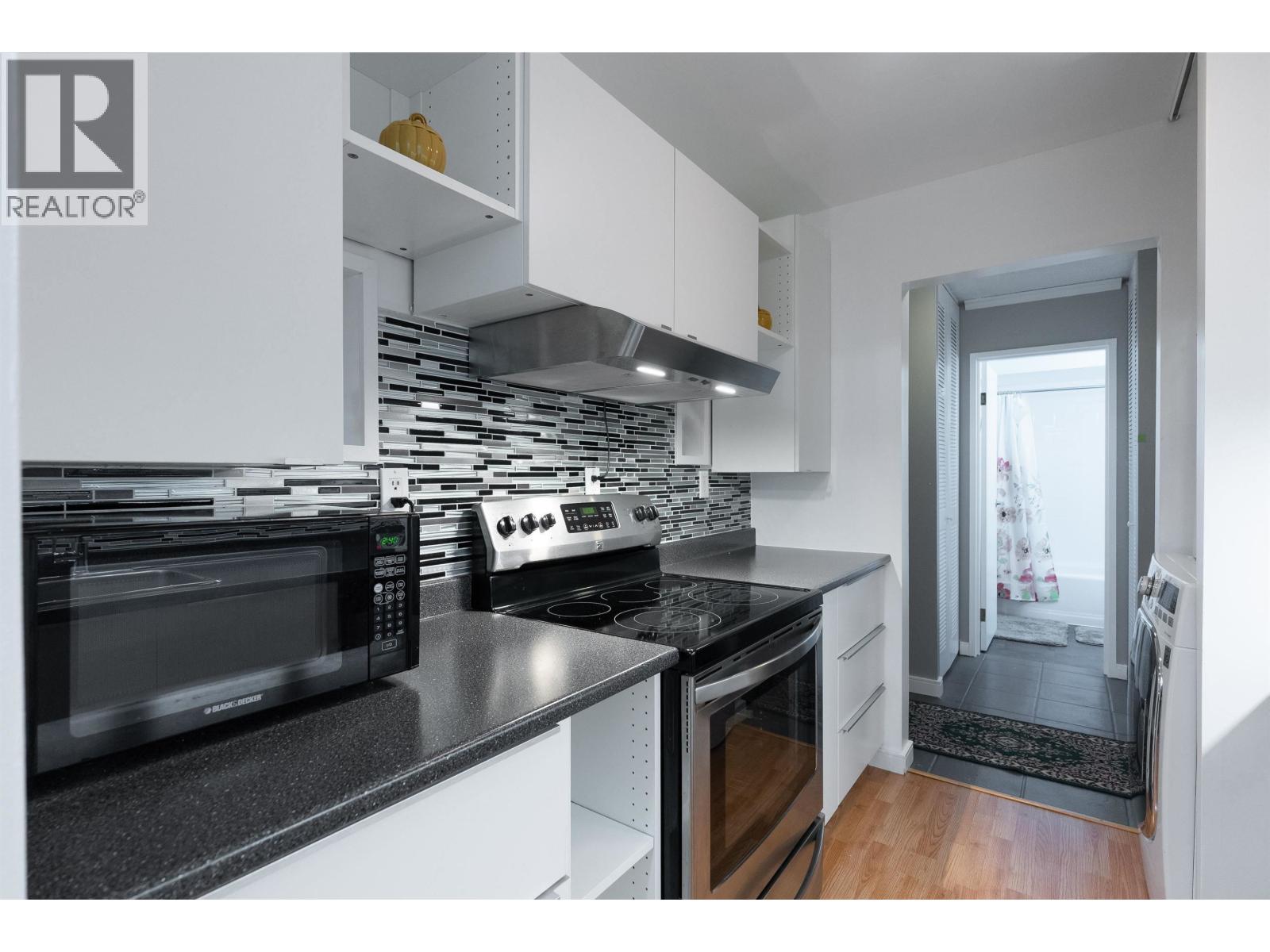 9880 Manchester Drive Unit 402, Burnaby, BC V3N 4R3