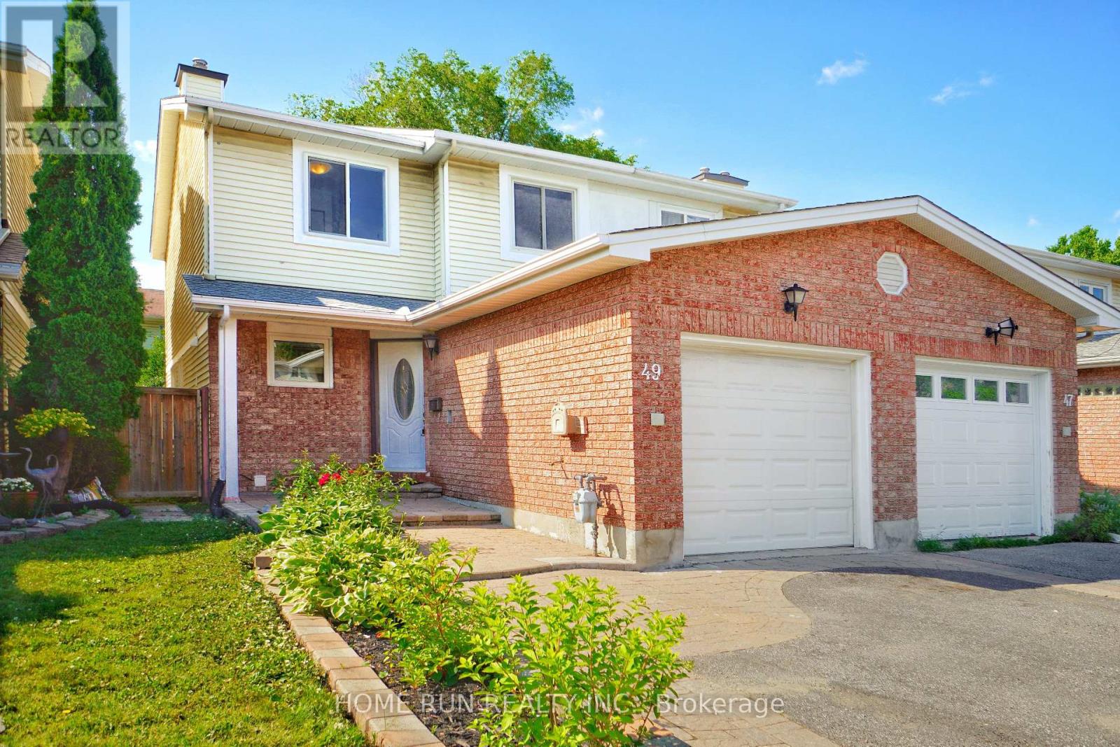 49 Burlington Cres, Ottawa, ON K1T 3K8