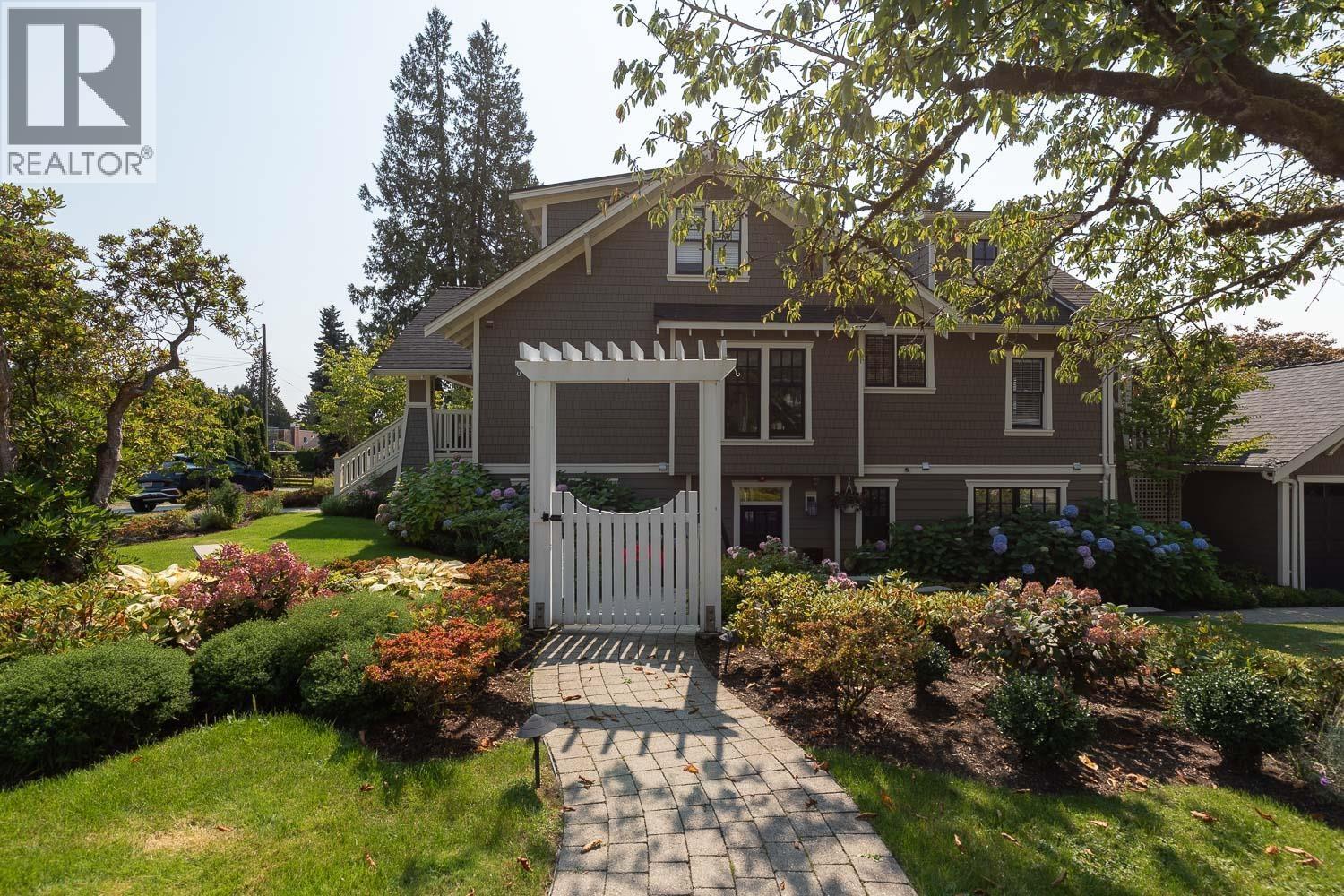 1202 Jefferson Ave, West Vancouver, BC V7T 2B1