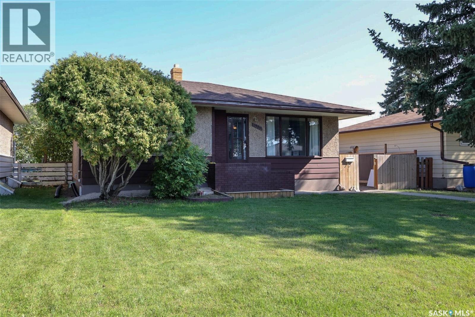 1329 Rothwell St, Regina, SK S4R 0K6