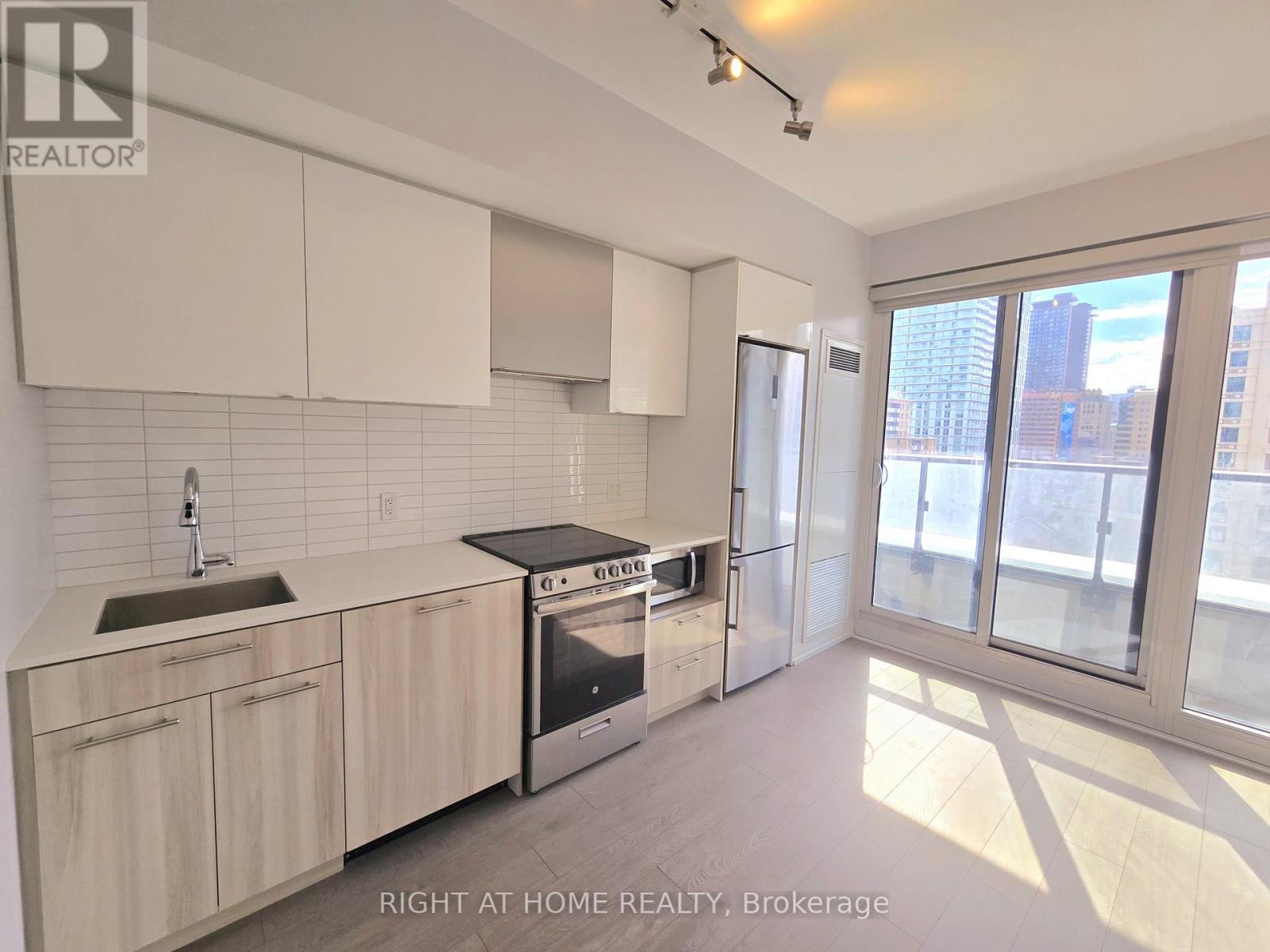 931 251 Jarvis St, Toronto, ON M5B 0C3