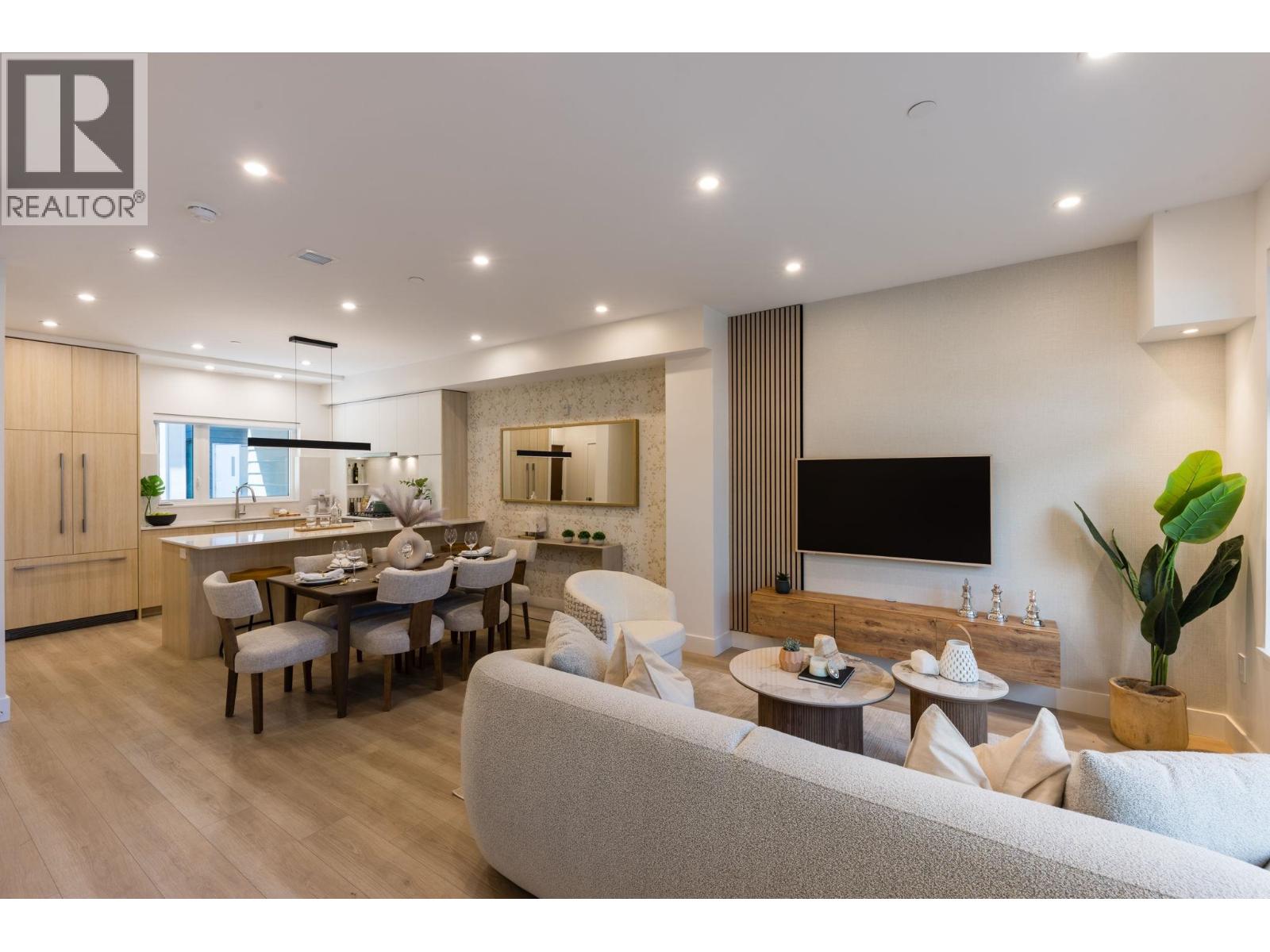 342 Mountain Highway Unit 311, North Vancouver, BC V7J 2K8