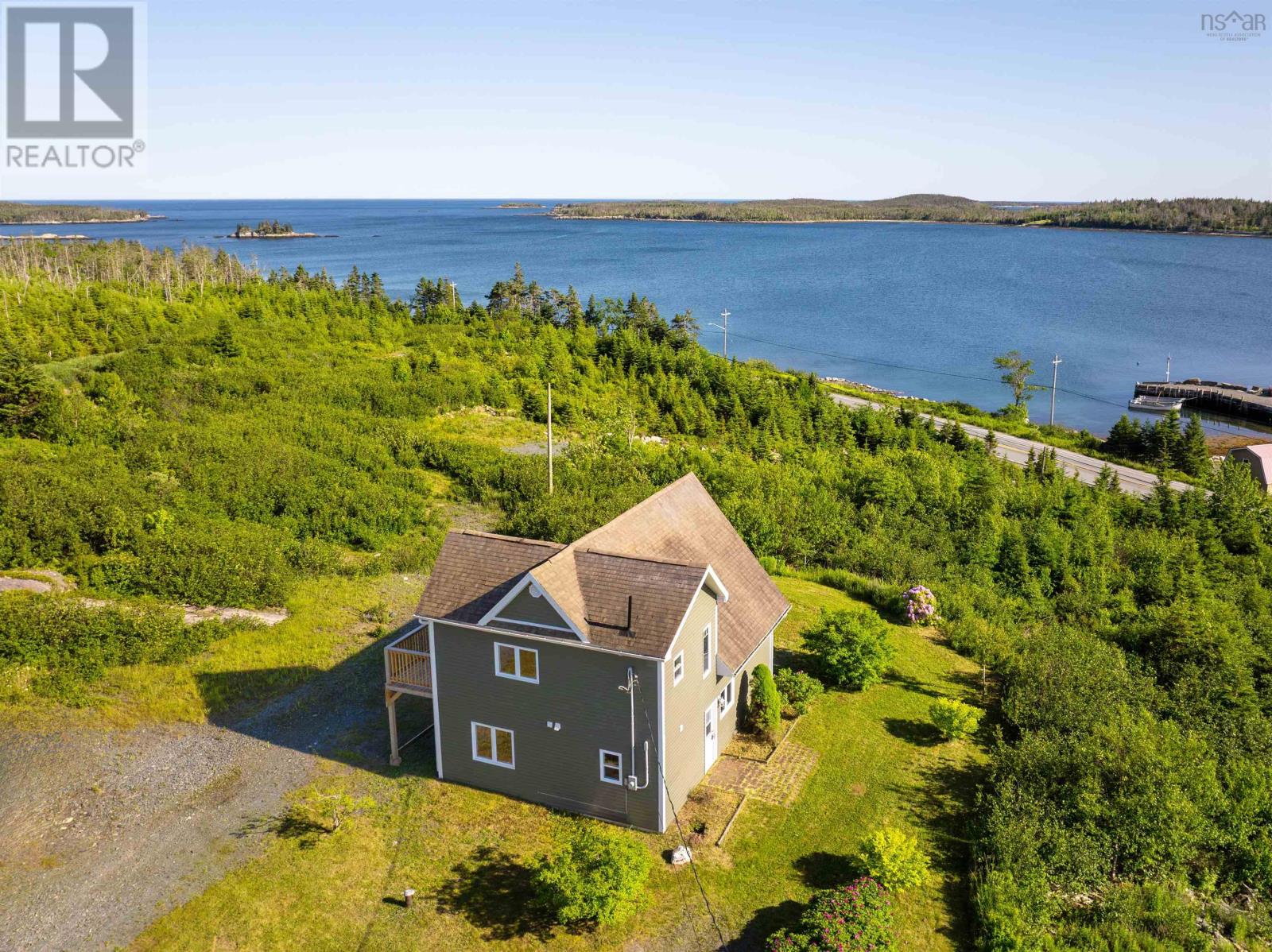 45 Platinum Ln, Popes Harbour, NS B0J 3H0