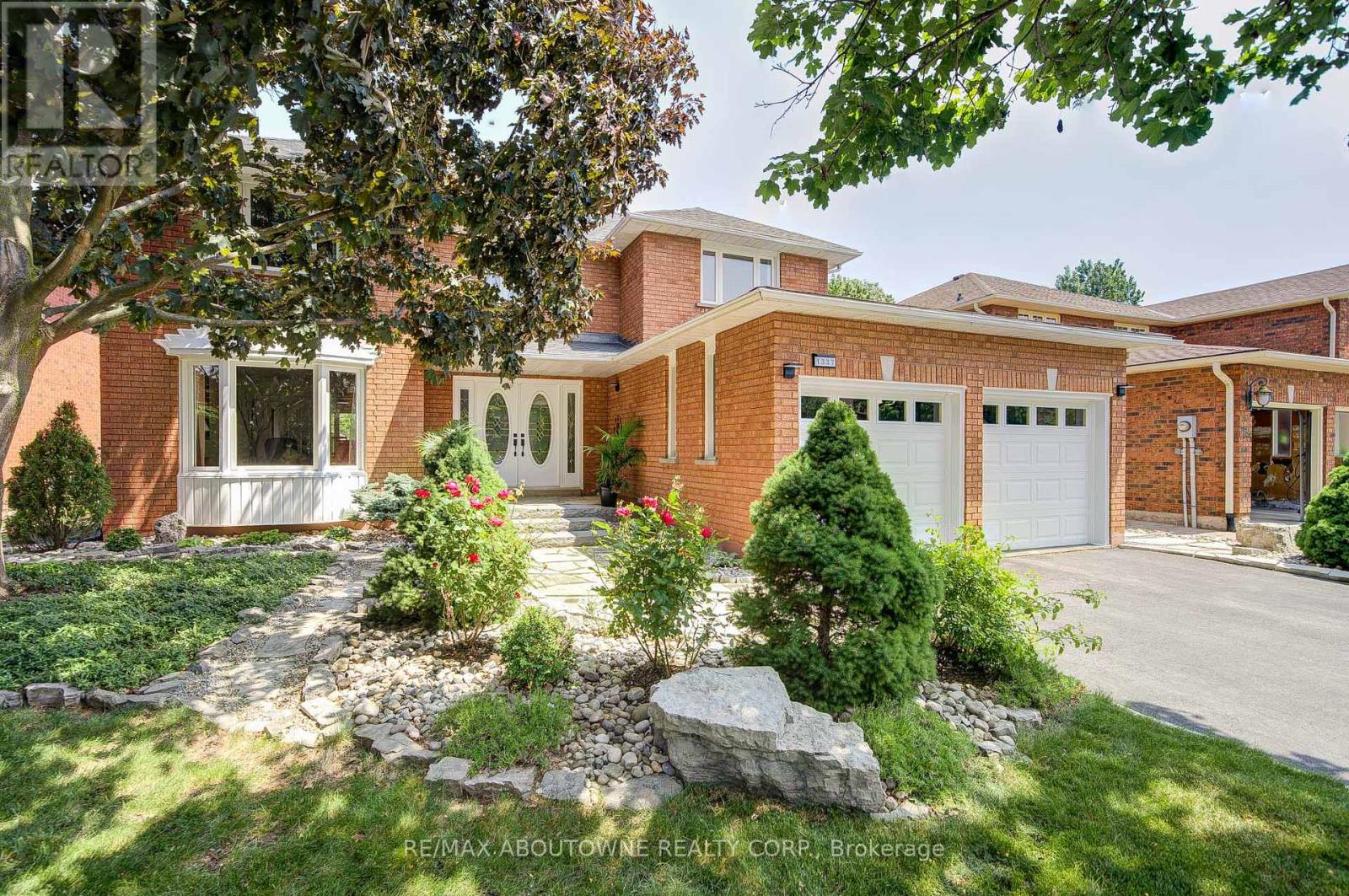 1337 Peartree Cir, Oakville, ON L6M 2J2