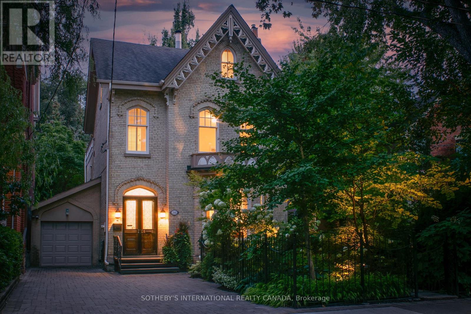 295 Carlton St, Toronto, ON M5A 2L6