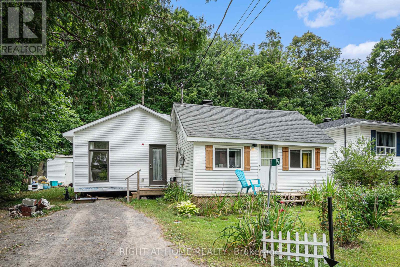 15 Willis James Ln, Mcnabbraeside, ON K7S 2A5