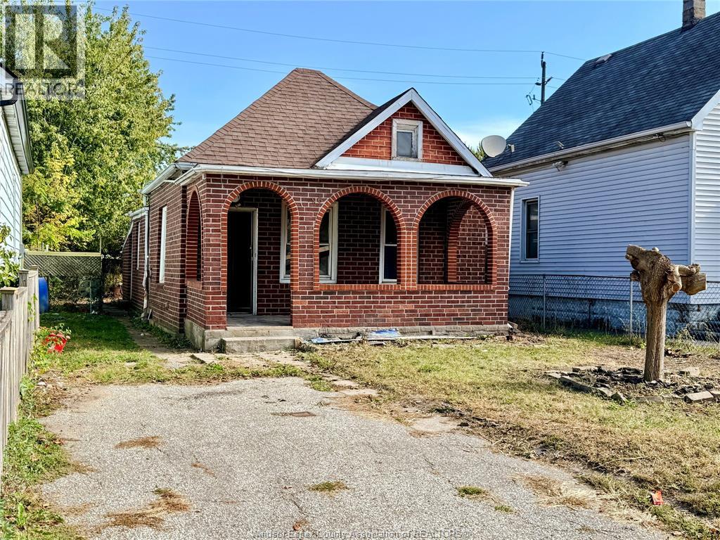 1046 Lillian, Windsor, ON N9A 1V7