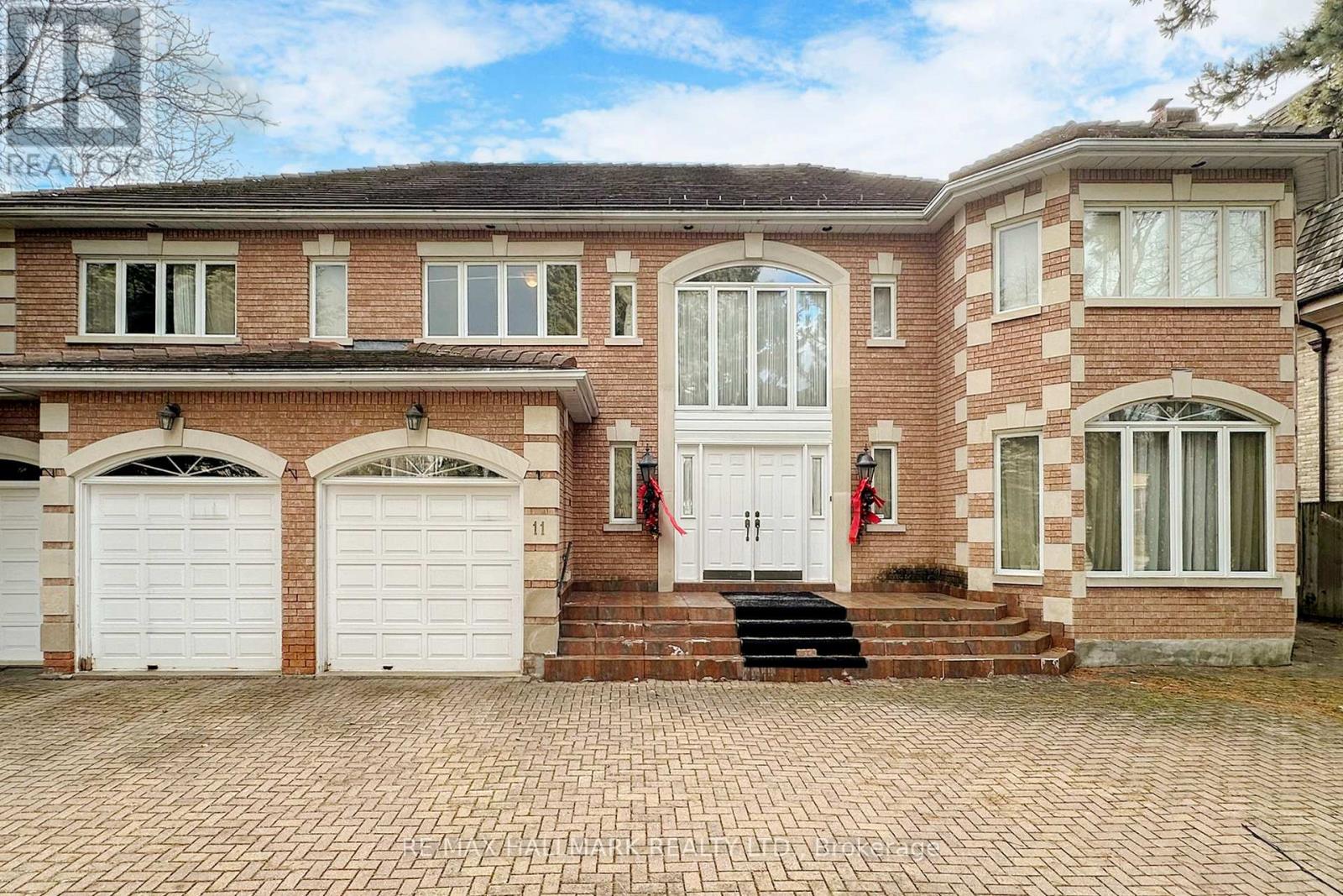 11 Vernham Ave, Toronto, ON M2L 2B1