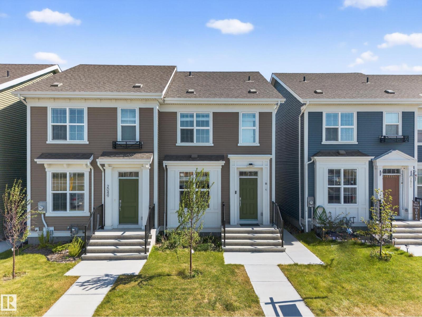 2047 Maple Rd NW, Edmonton, AB T6T 2T1