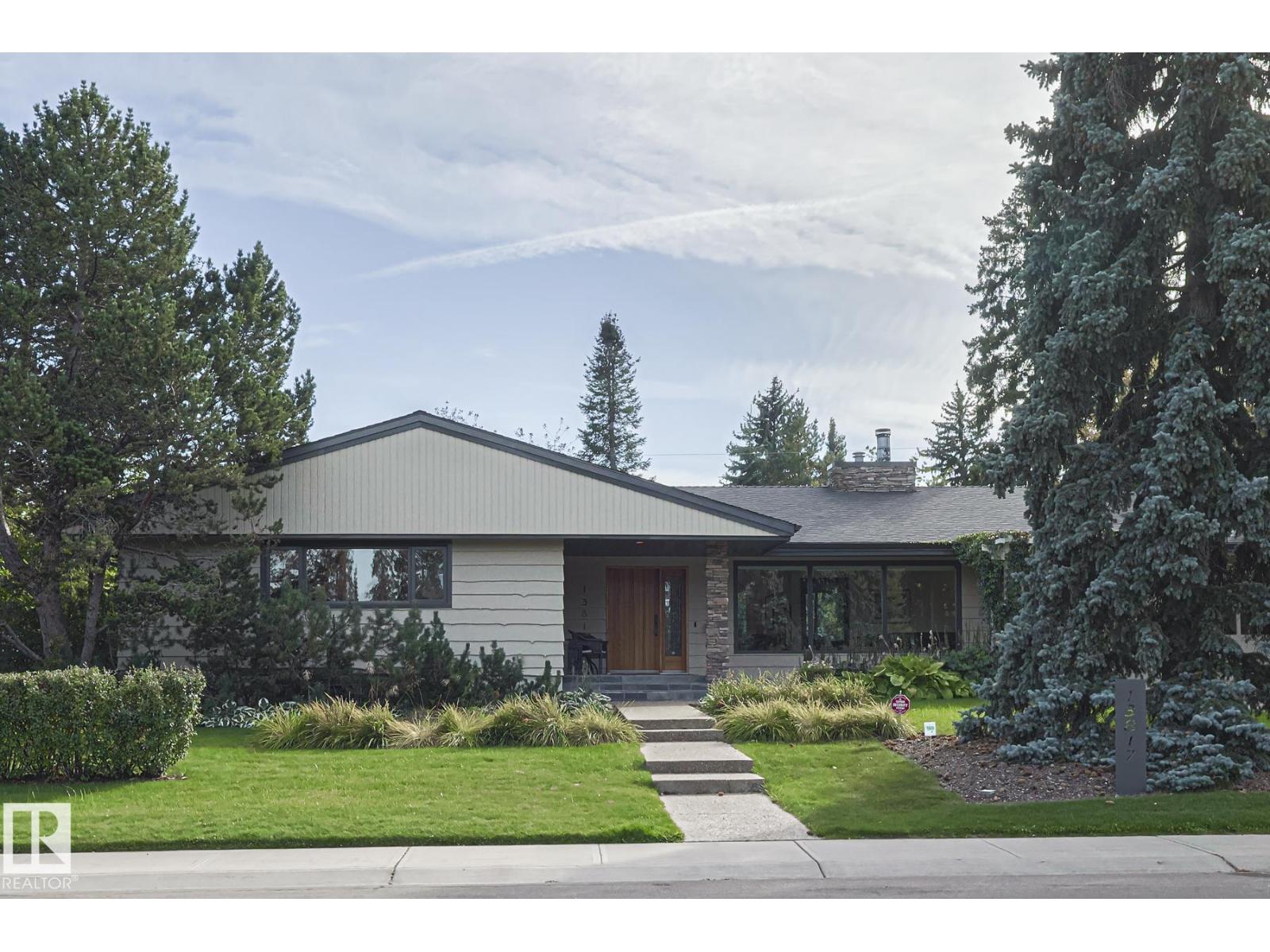 13817 Summit Dr NW, Edmonton, AB T5N 3S8