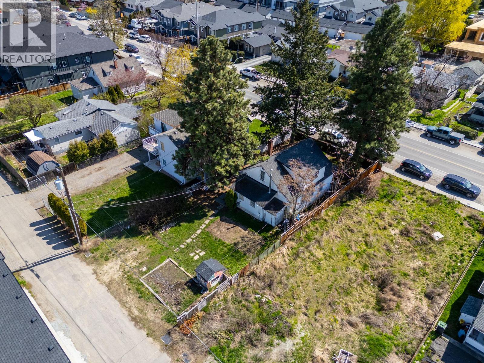 790 Cadder Ave, Kelowna, BC V1Y 5N6