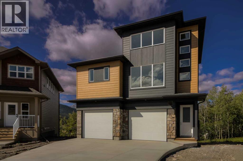 25 Avenue Unit 8602, Crowsnest Pass, AB T0K 0M0