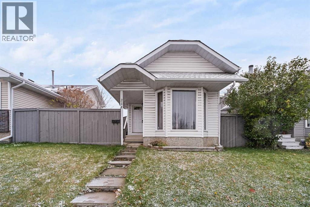 211 Sandstone Dr NW, Calgary, AB T3K 3C4