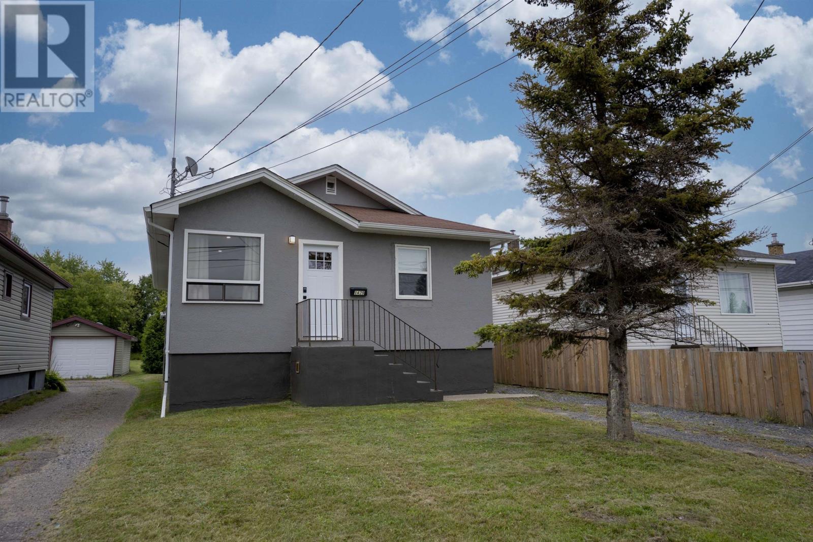 1429 Balmoral St, Thunder Bay, ON P7B 4T6