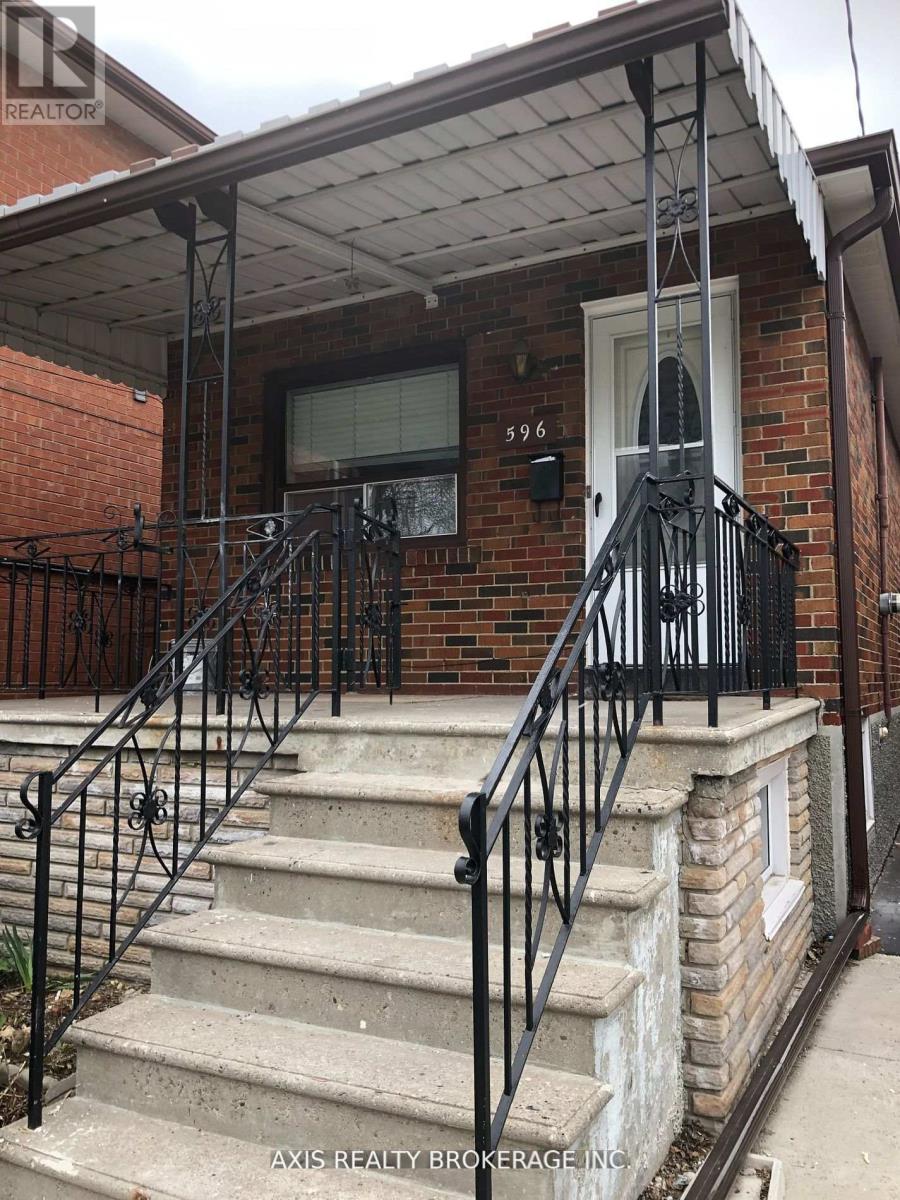 596 Glenholme Ave, Toronto, ON M6E 3G4