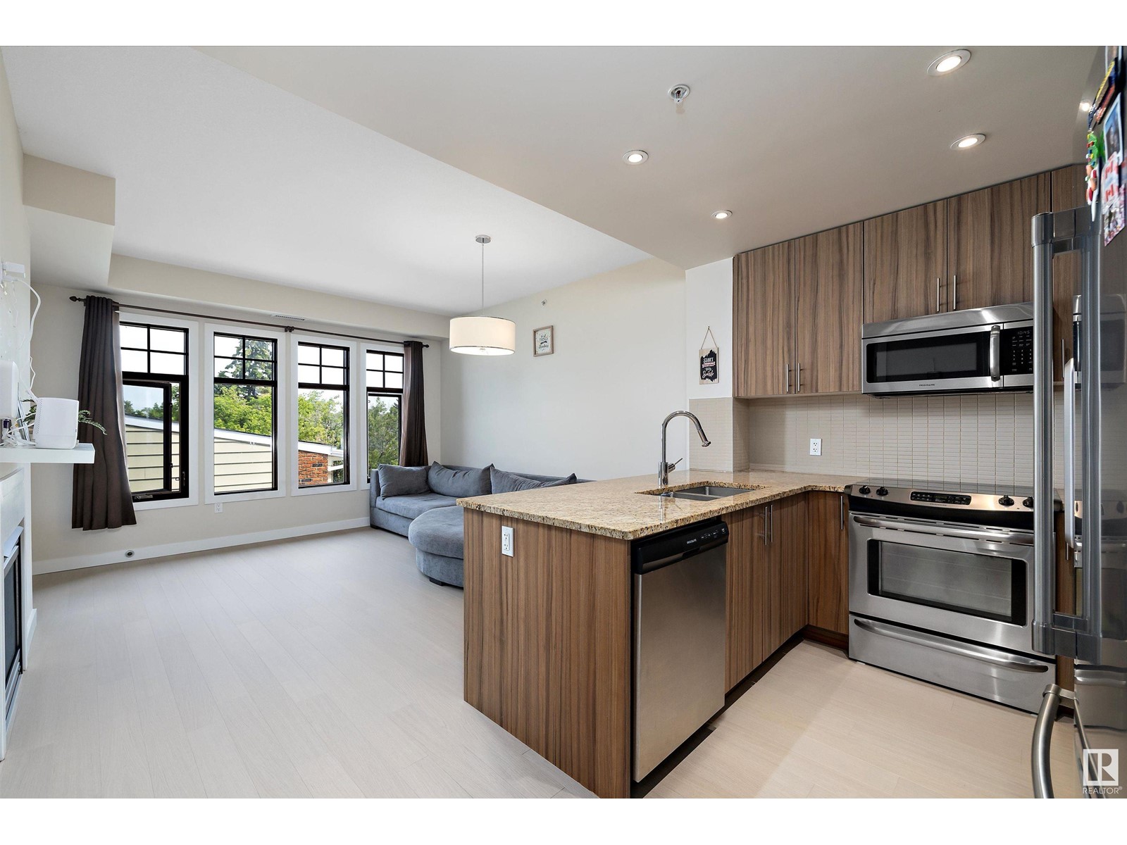 10140 150 Street Northwest #302, Edmonton, AB T5P 1P1