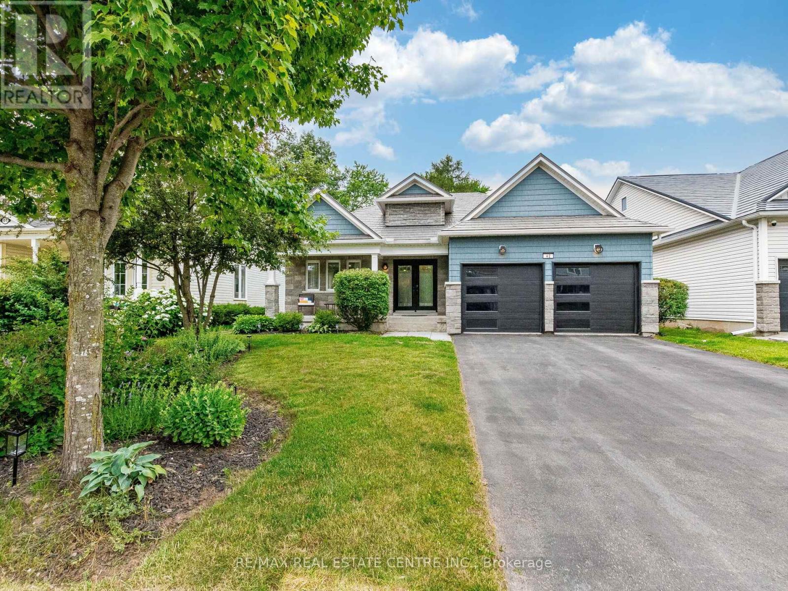 42 Somerville Rd, Halton Hills, ON L7J 3A1