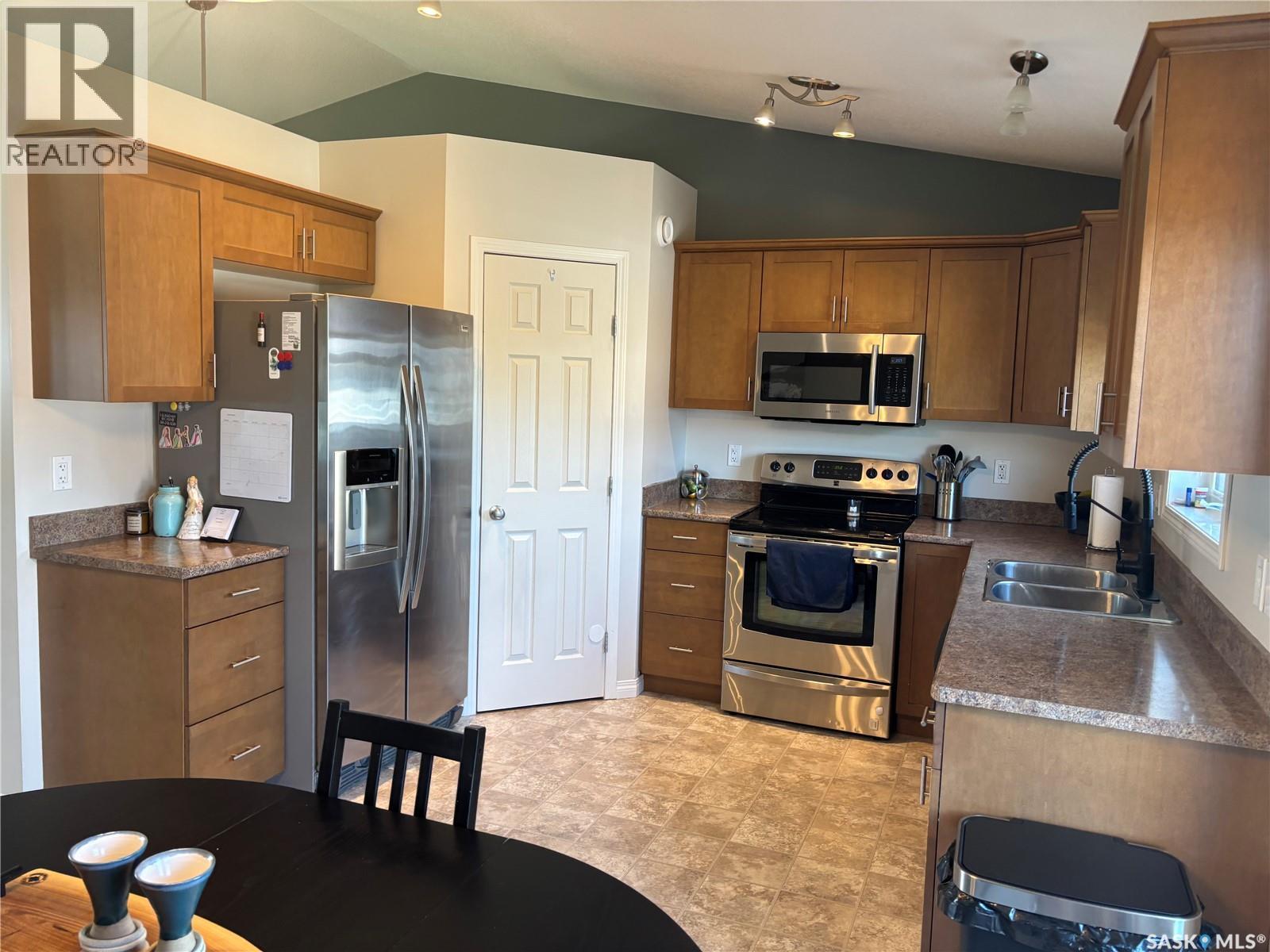 813 Lochwood Pl, Swift Current, SK S9H 4W9