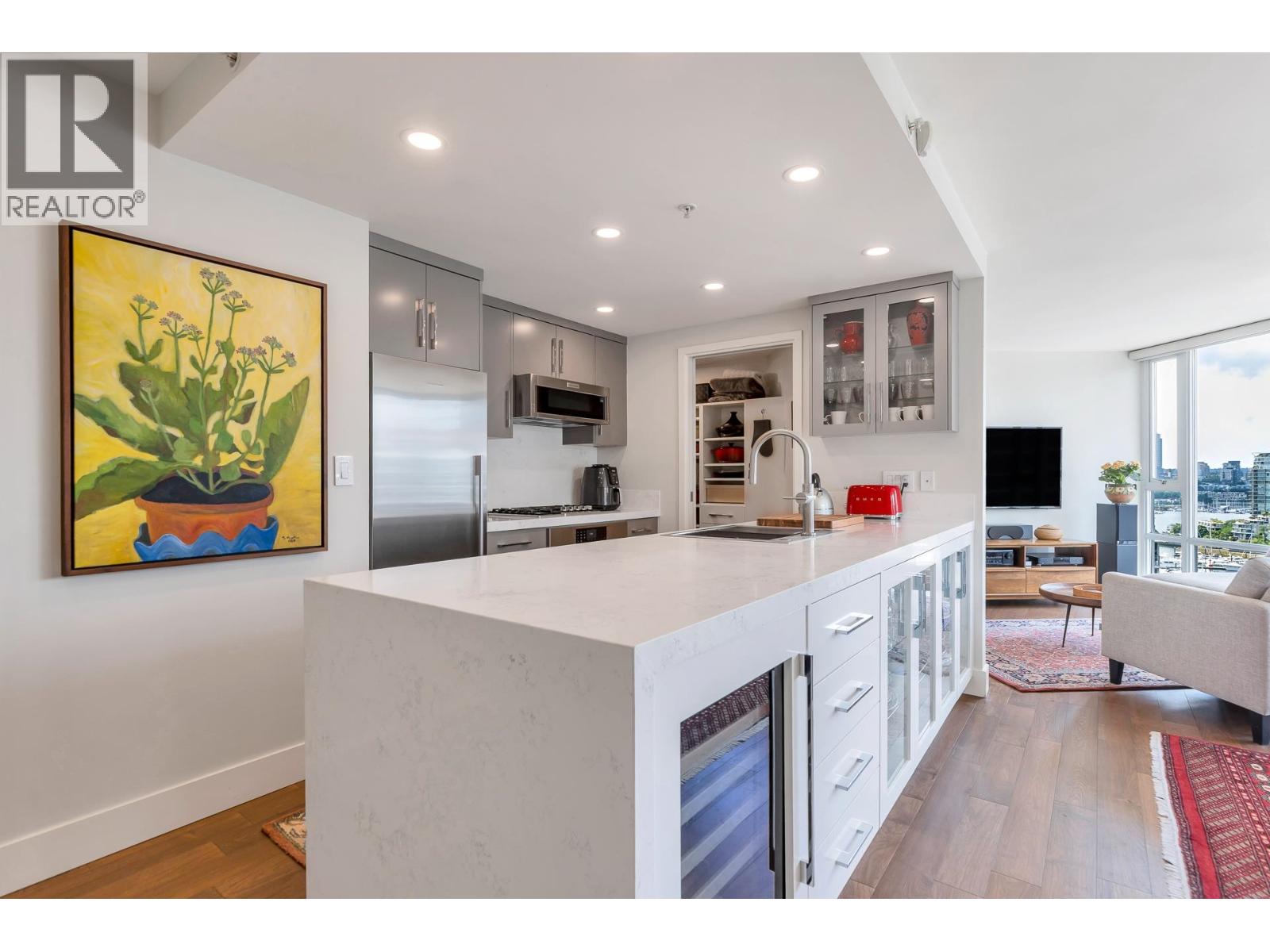918 Cooperage Way Unit 2007, Vancouver, BC V6B 0A7