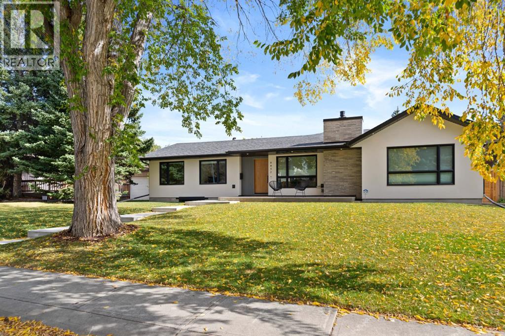 6432 Laurentian Way SW, Calgary, AB T3E 5N1