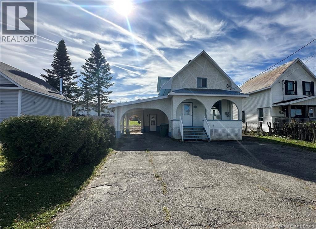 5 Lynch St, Saint-Quentin, NB E8A 1T2