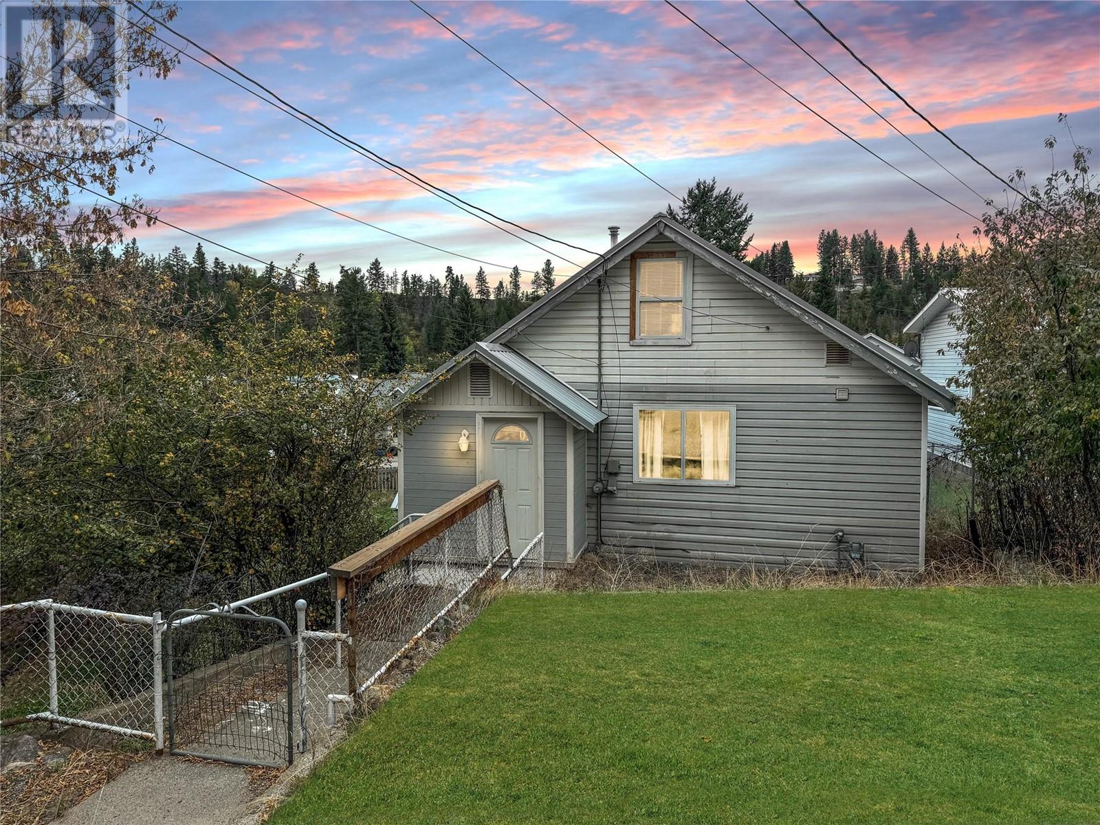 287 Angela Ave, Princeton, BC V0X 1W0