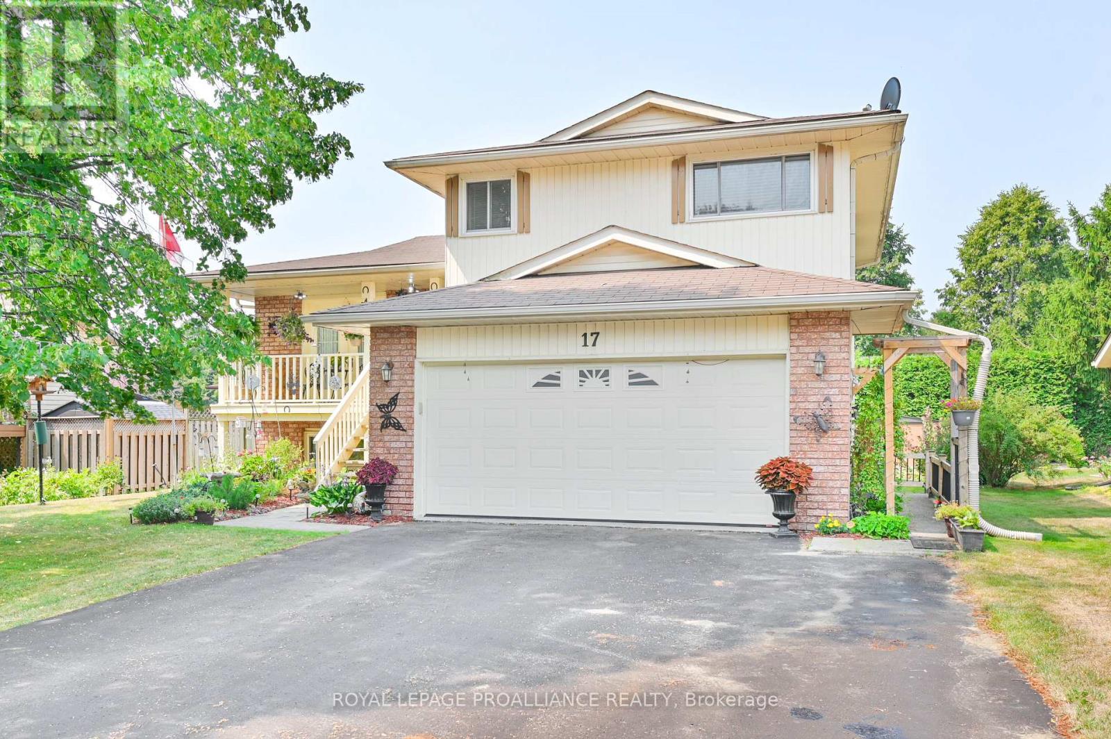 17 Huron Dr, Brighton, ON K0K 1H0
