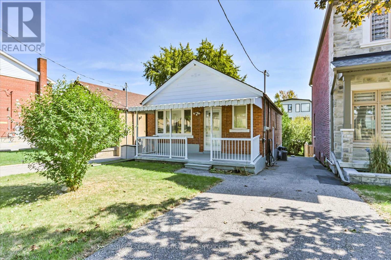 127 Furnival Rd, Toronto, ON M4B 1W7