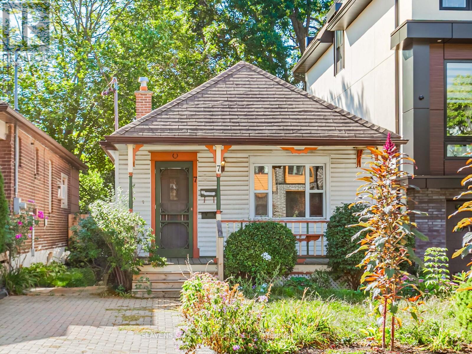 7 Holborne Ave, Toronto, ON M4C 2P8