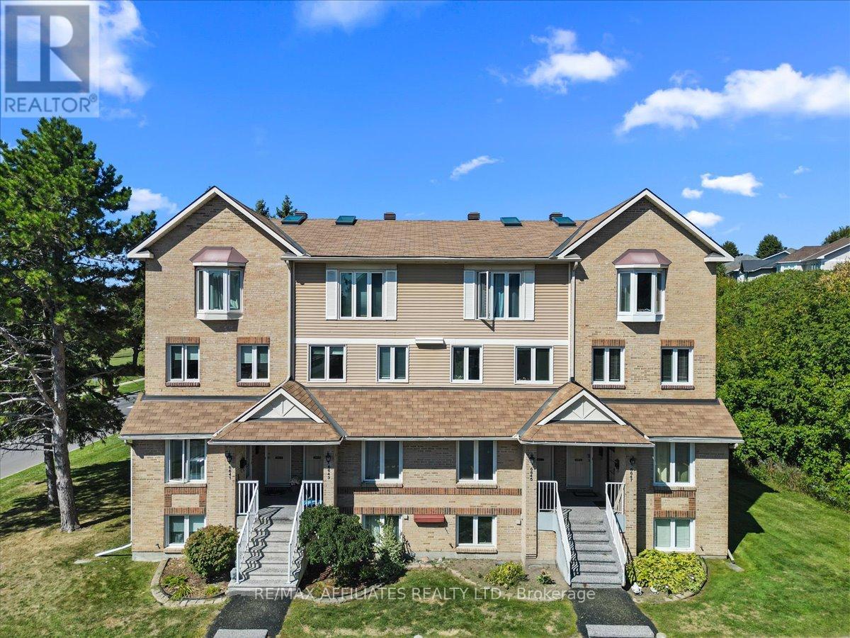 6643 Bilberry Drive #a, Ottawa, ON K1C 4N5