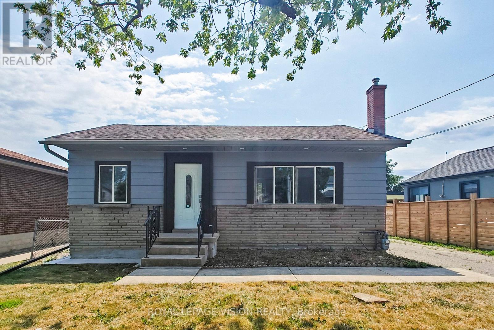 406 Marf Ave, Mississauga, ON L5G 1T3