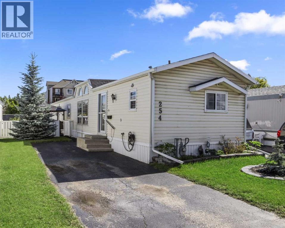254 Erin Woods Cir SE, Calgary, AB T2B 3C9