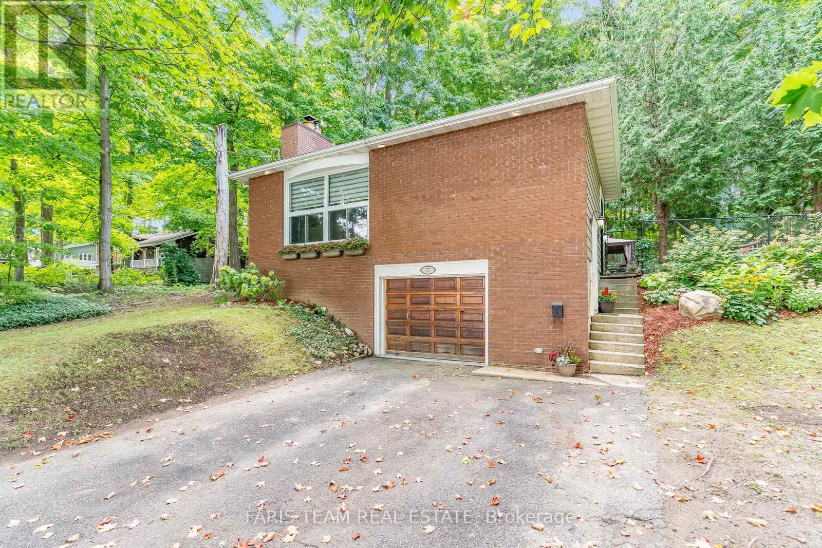 77 Little Lake Dr, Barrie, ON L4M 7B9