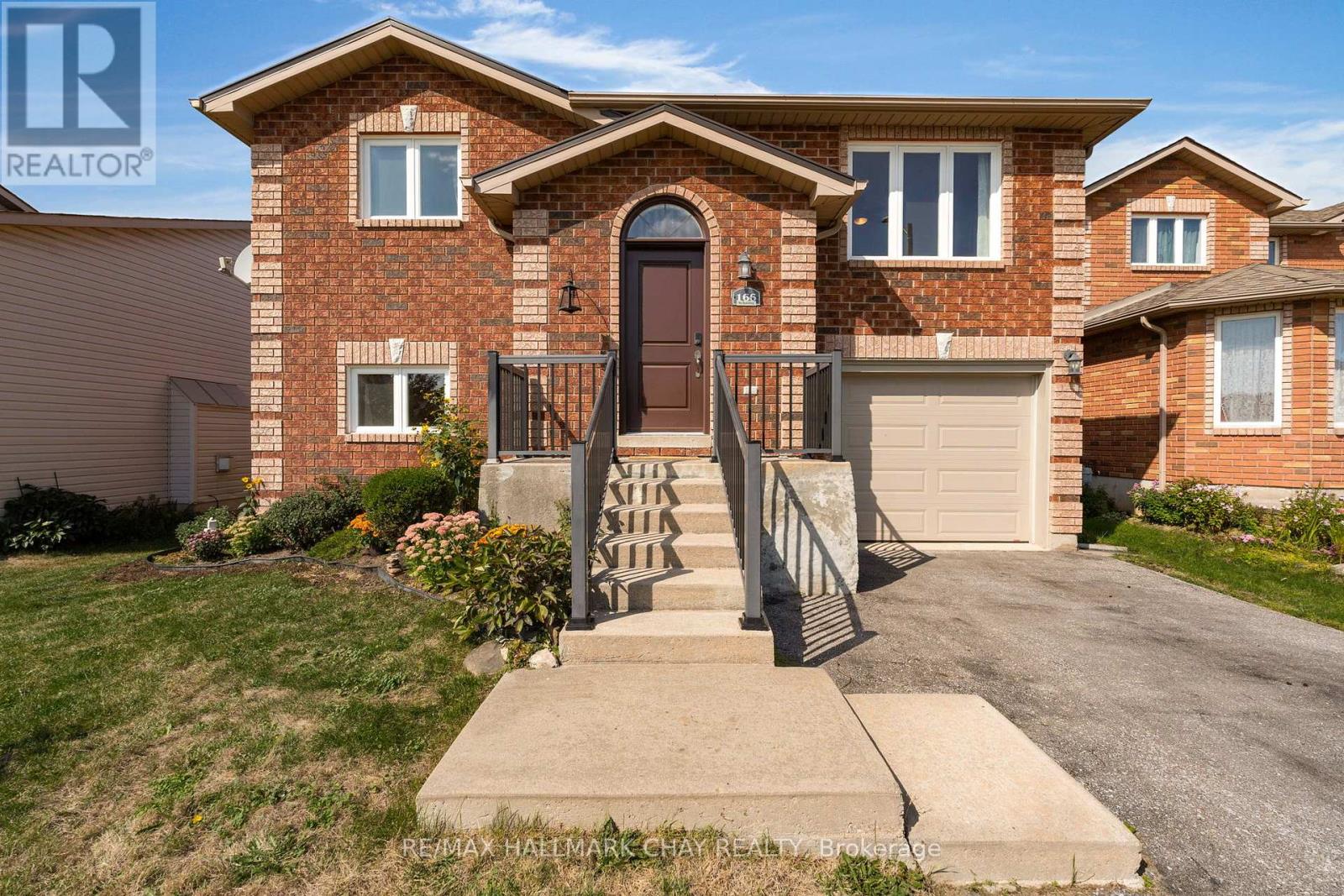 166 Country Ln, Barrie, ON L4N 0T9