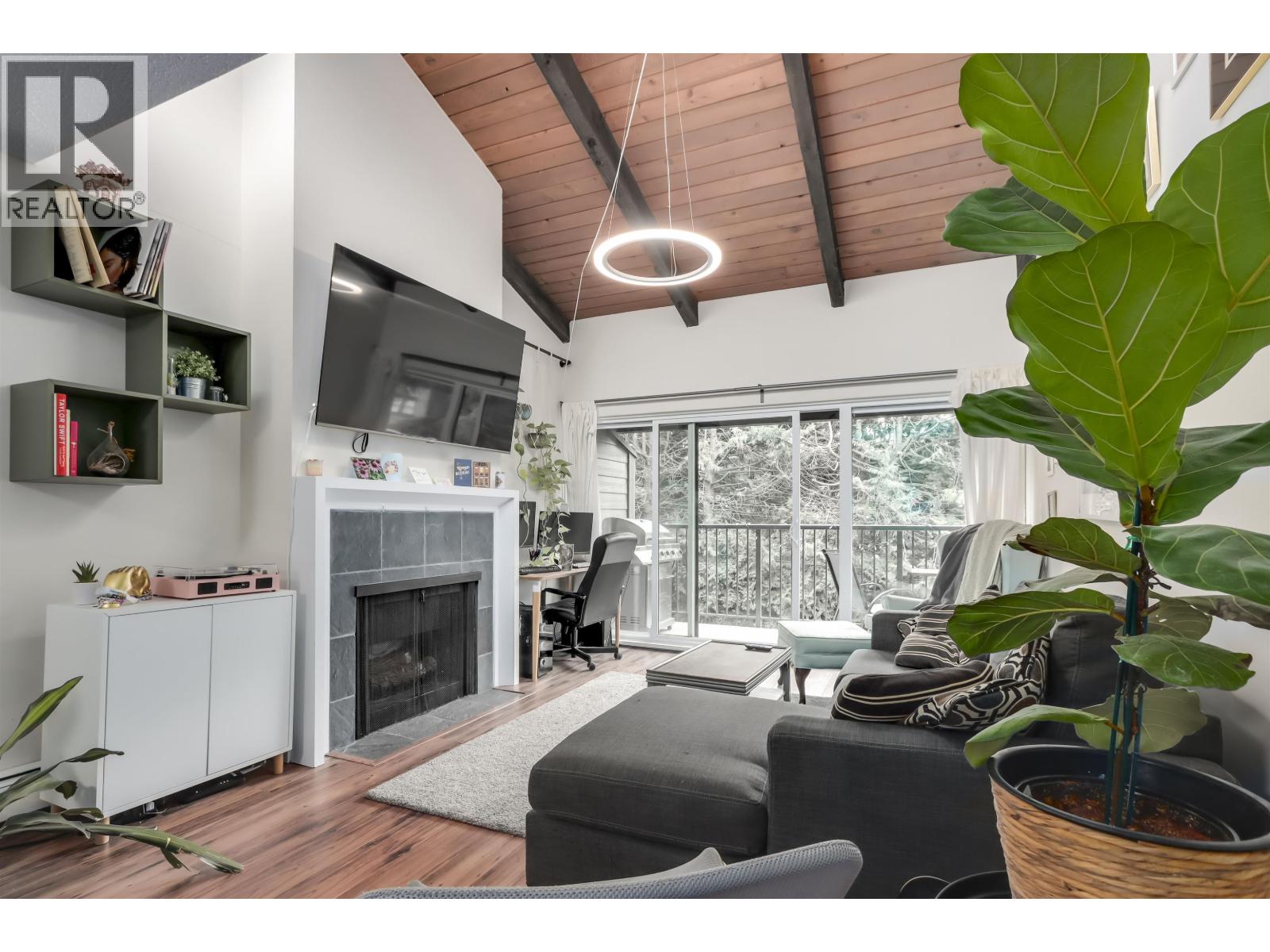 330 E 7th Avenue Unit 301, Vancouver, BC V5T 4K5
