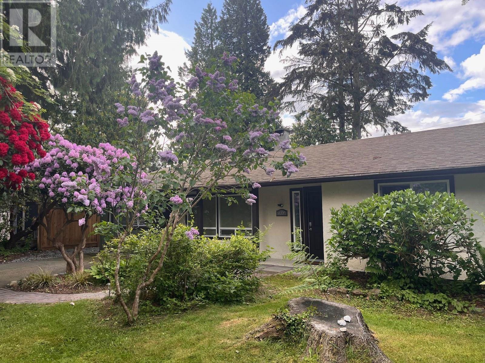 5683 Medusa St, Sechelt, BC V0N 3A0