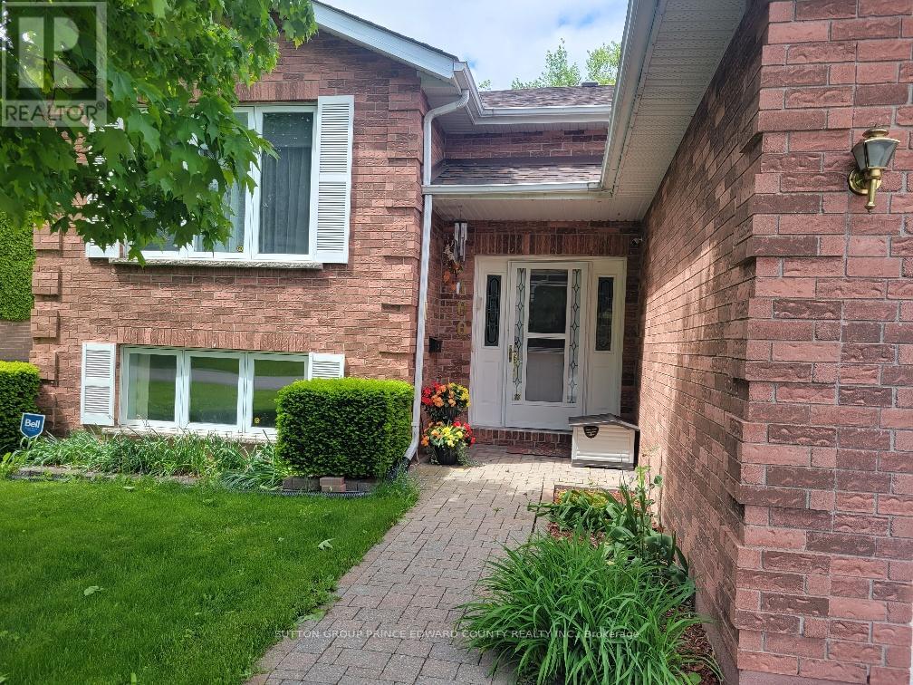 100 Selena Ave, Belleville, ON K8P 4C4