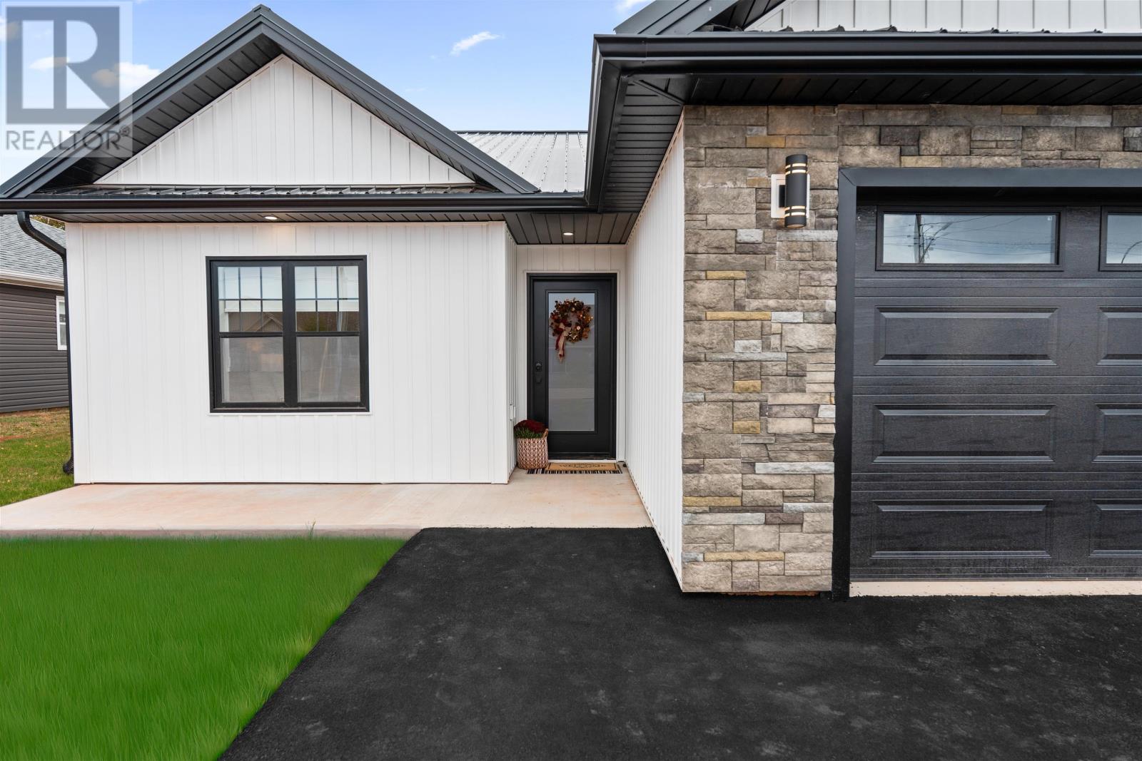 84 St Clair St, Summerside, PE C1N 0L2