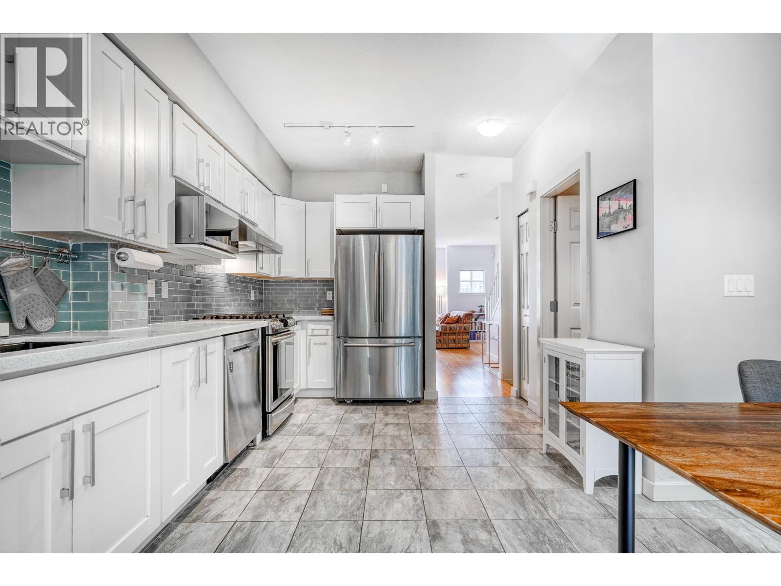 3264 Clermont Mews, Vancouver, BC V5S 4X3