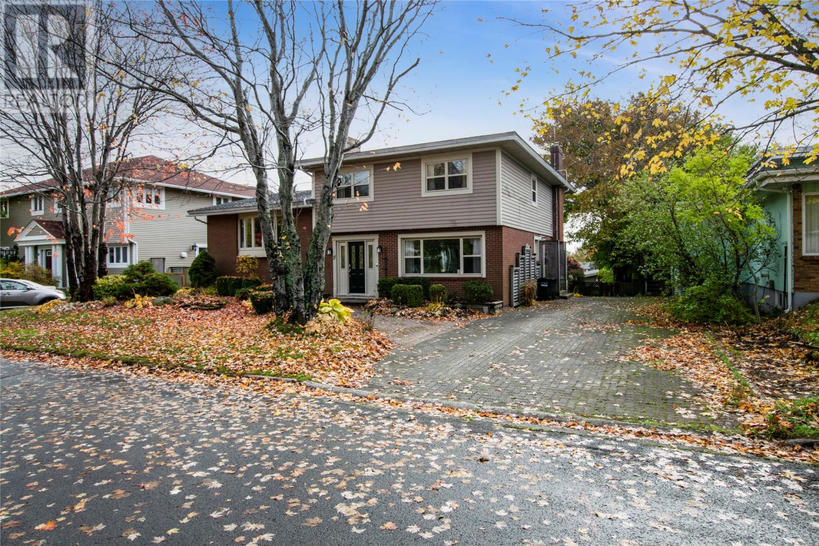 27 London Rd, St. John's, NL A1B 2G9